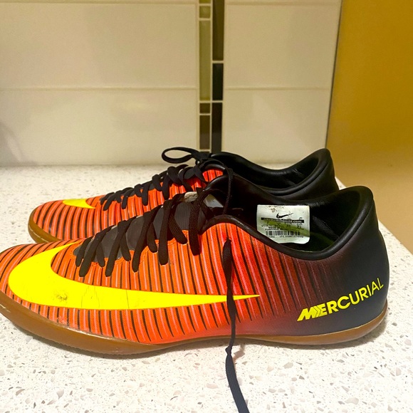 Boys Indoor Nike Cleats - Picture 1 of 5